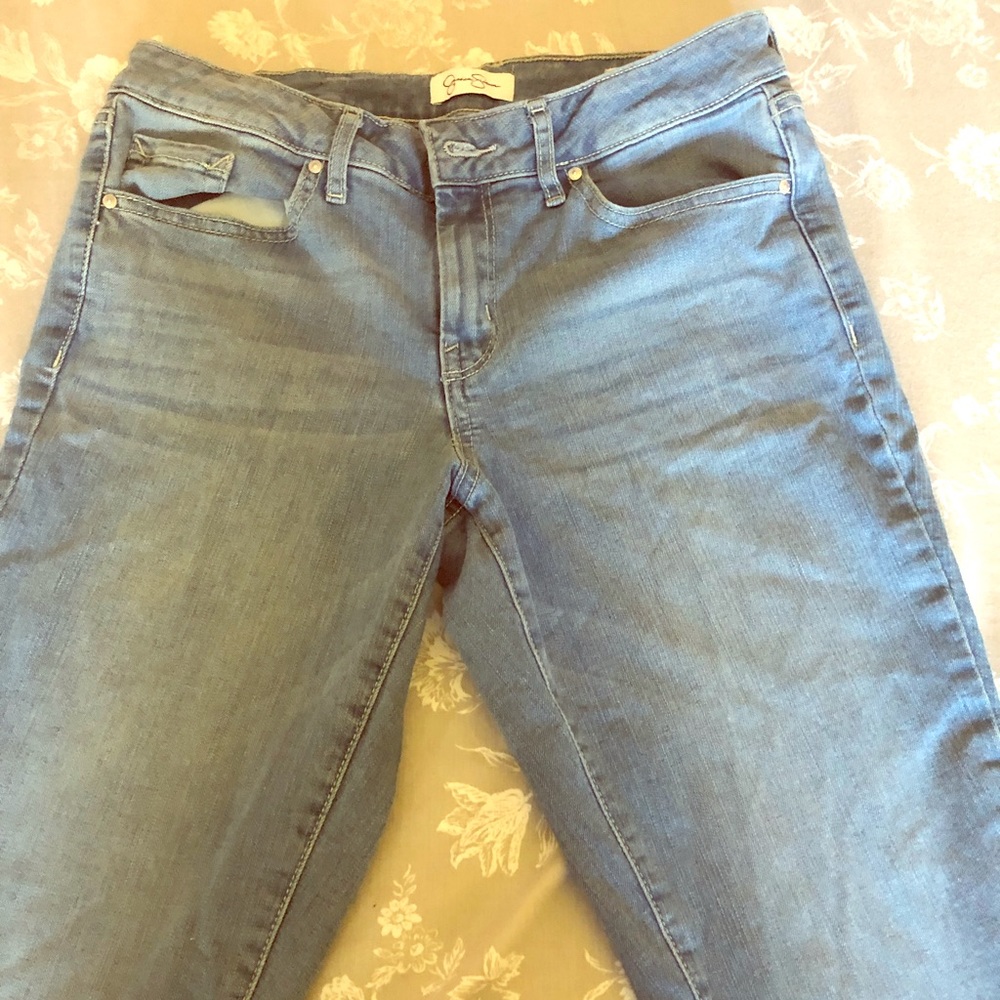 Jasscia simpsons rolled crop skinny